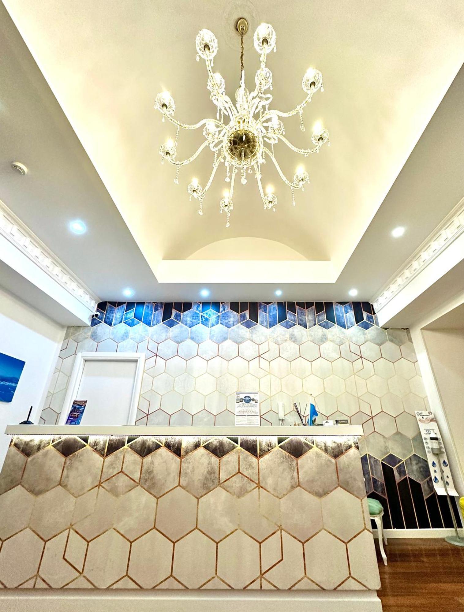 Palazzo Chiatamone Hotel เนเปิลส์ ภายนอก รูปภาพ