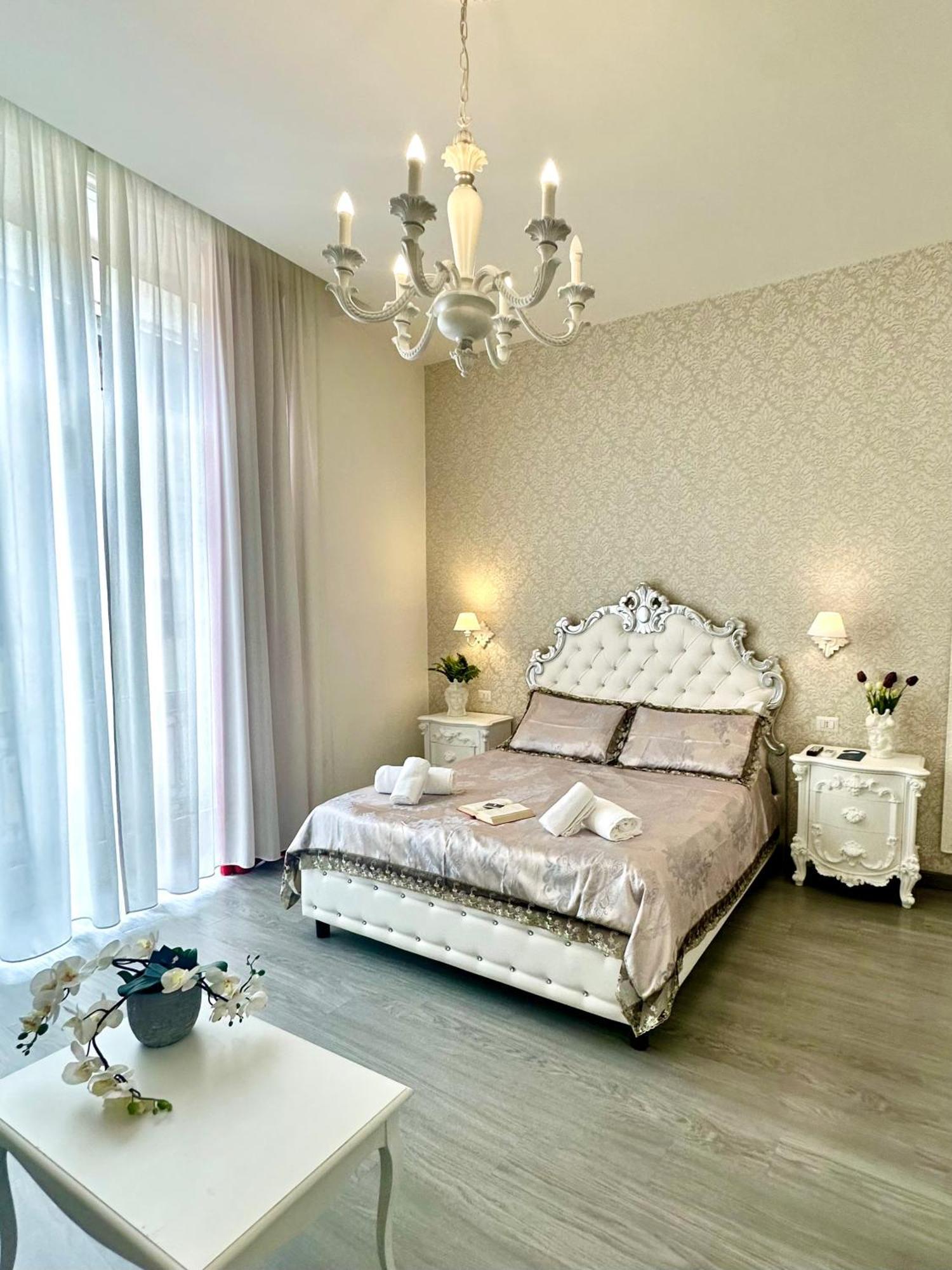 Palazzo Chiatamone Hotel เนเปิลส์ ภายนอก รูปภาพ