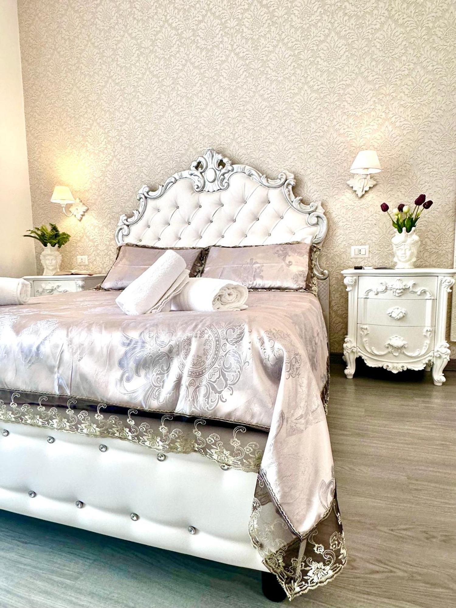 Palazzo Chiatamone Hotel เนเปิลส์ ภายนอก รูปภาพ