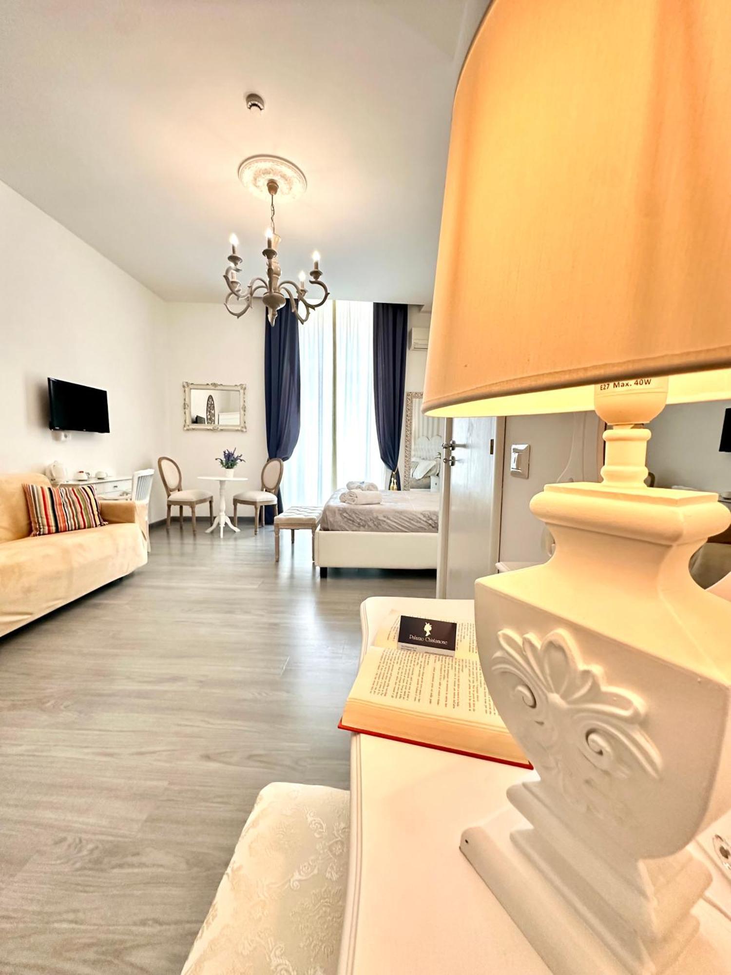 Palazzo Chiatamone Hotel เนเปิลส์ ภายนอก รูปภาพ