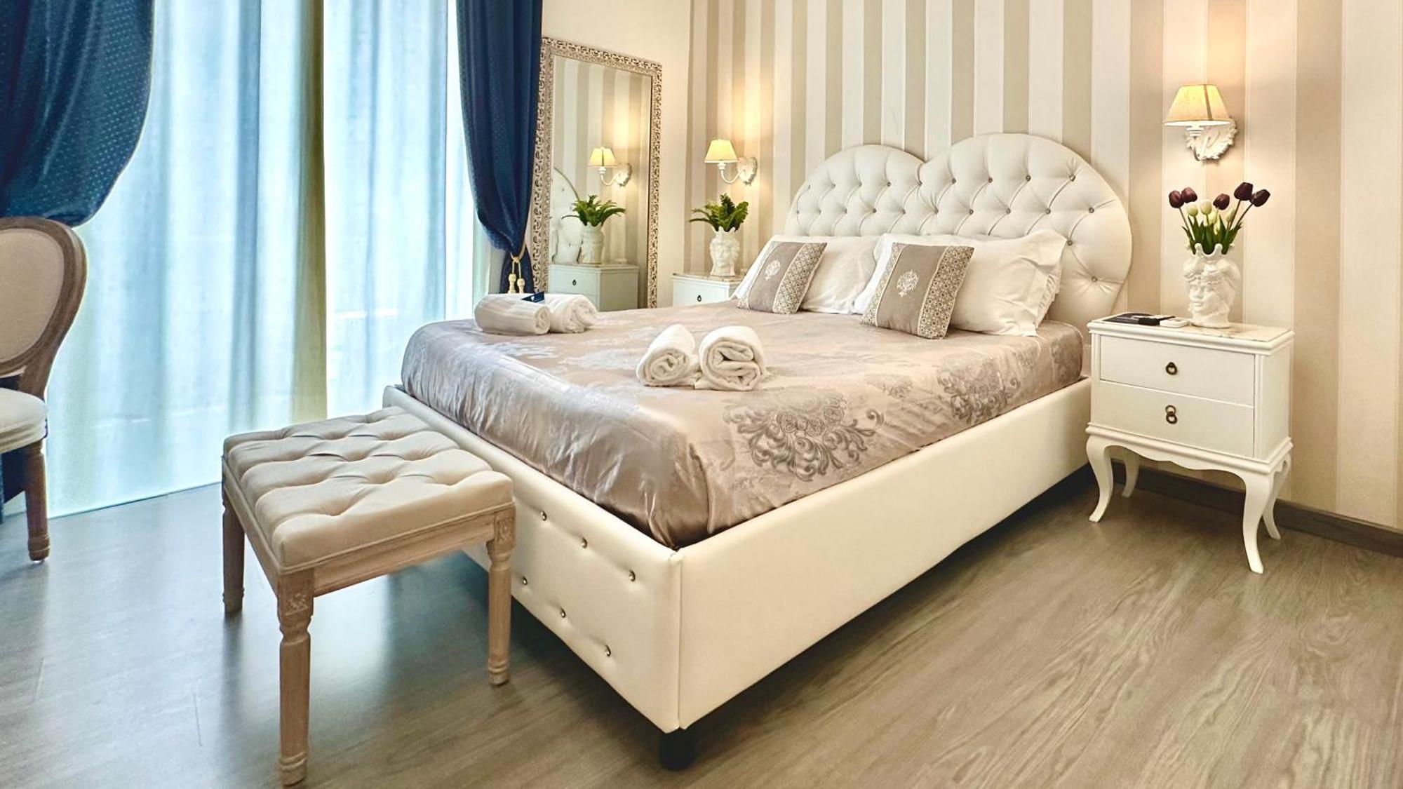 Palazzo Chiatamone Hotel เนเปิลส์ ภายนอก รูปภาพ