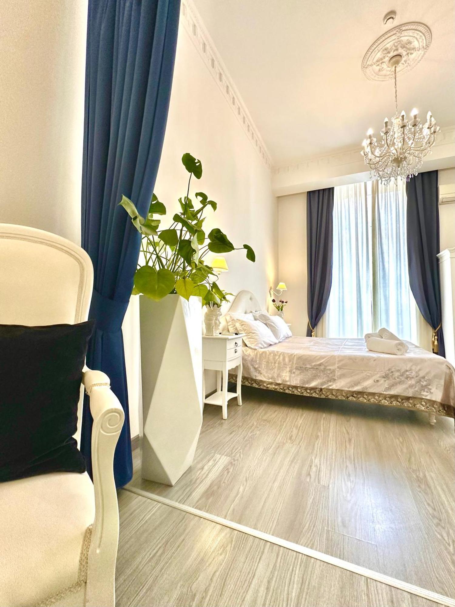 Palazzo Chiatamone Hotel เนเปิลส์ ภายนอก รูปภาพ