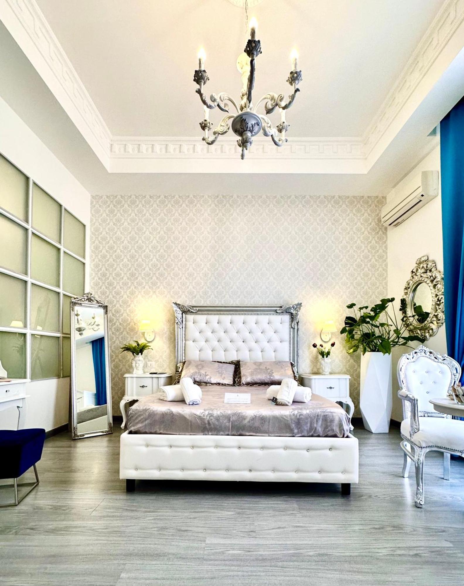 Palazzo Chiatamone Hotel เนเปิลส์ ภายนอก รูปภาพ